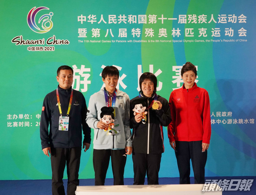 女子S14級400米自由泳金牌得主張淬淇。香港殘疾人奧委會暨傷殘人士體育協會圖片