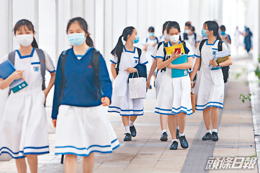 下學年全港全開英文班合計約一萬零七十多個學額,平均五人爭一位。