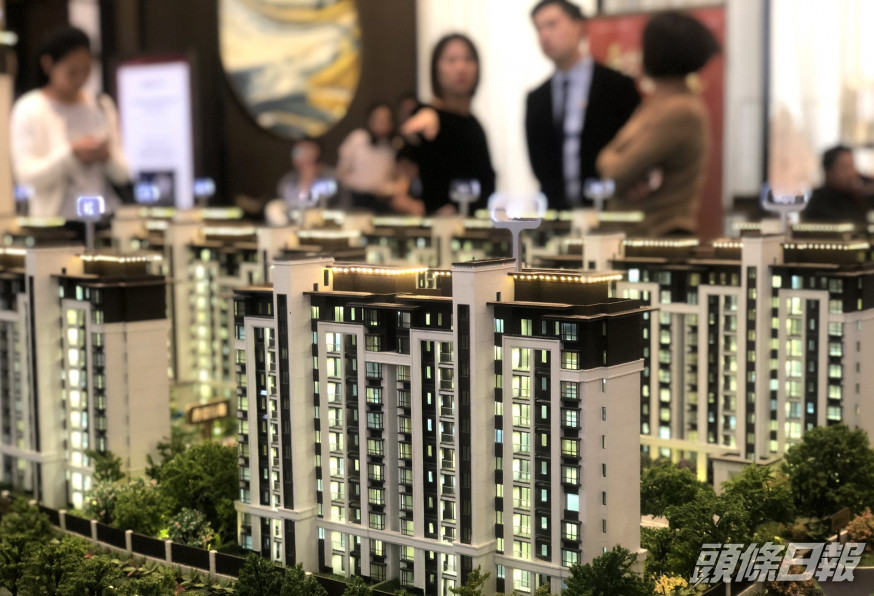 內地樓市熾熱不再,有開發商將中介費提高到罕有的10%。新華社資料圖片