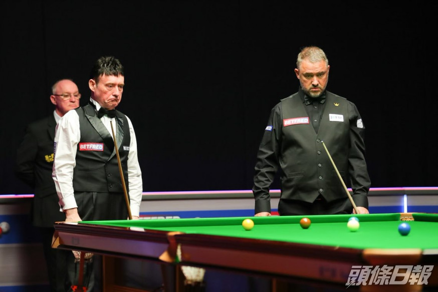 亨特利(右)希望韋德繼續作賽。 Worldsnooker官方圖片
