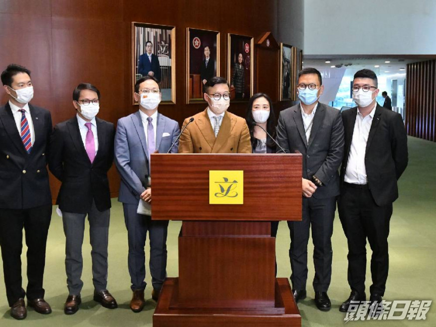民建聯下午約見財政司司長辦公室官員,會後引述當局表示,將延長市民補交資料的期限至本月15日。