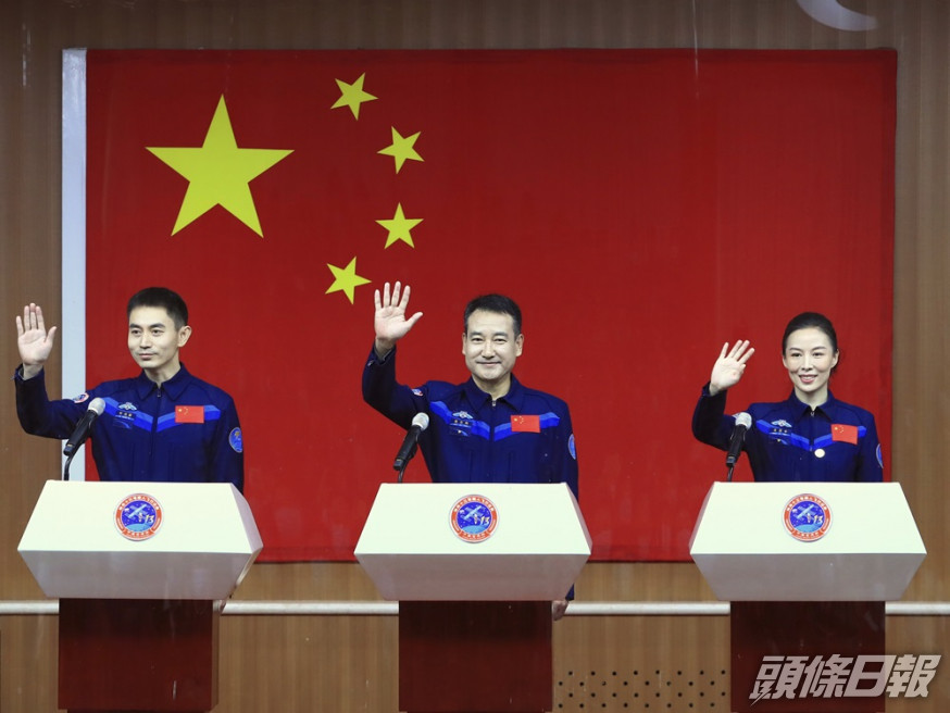 翟志剛(中)、王亞平(右)及葉光富(左)將進行神舟十三號載人航天任務。新華社圖片