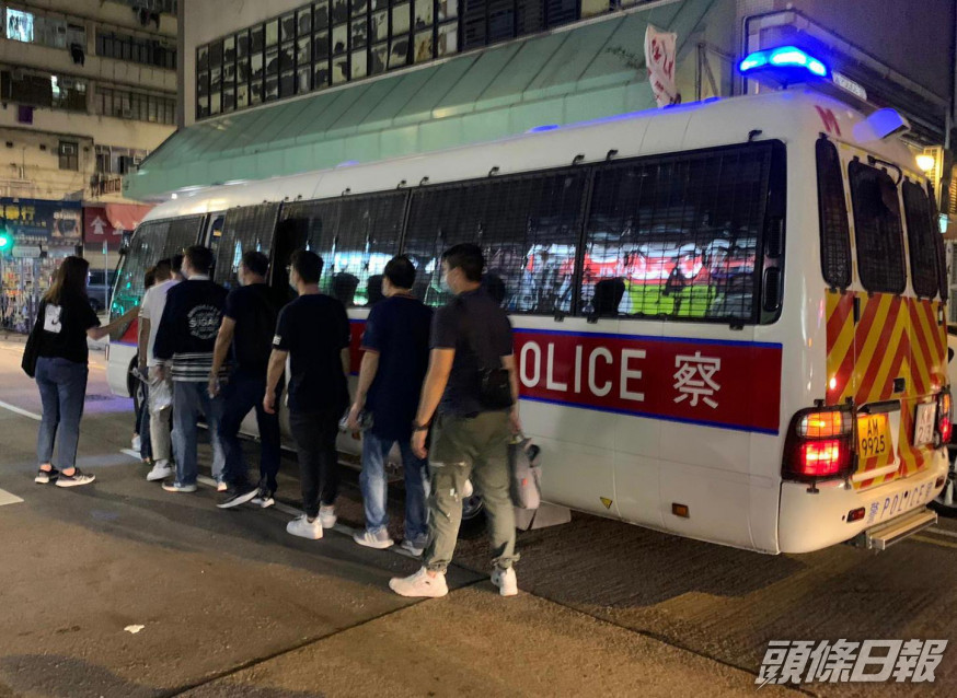 行動中警方共拘捕12人。警方提供