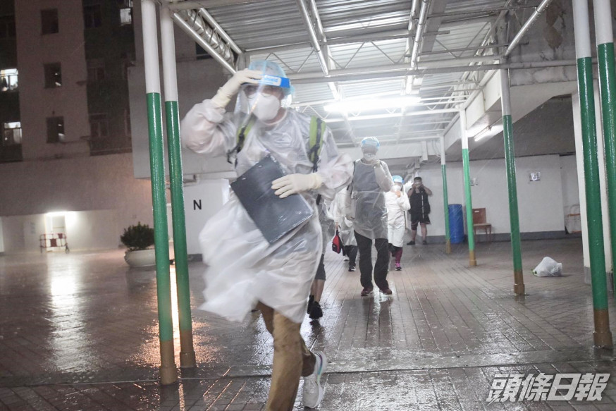 荃灣荃威花園風雨交加。