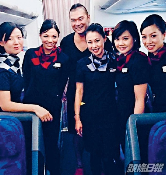 港龍空姐制服出自鄧達智之手。資料圖片