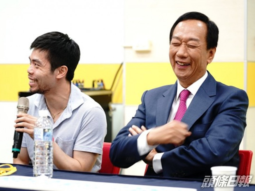 郭台銘(右)建議台灣的政府將運動員奪標獎金大幅加碼。網圖