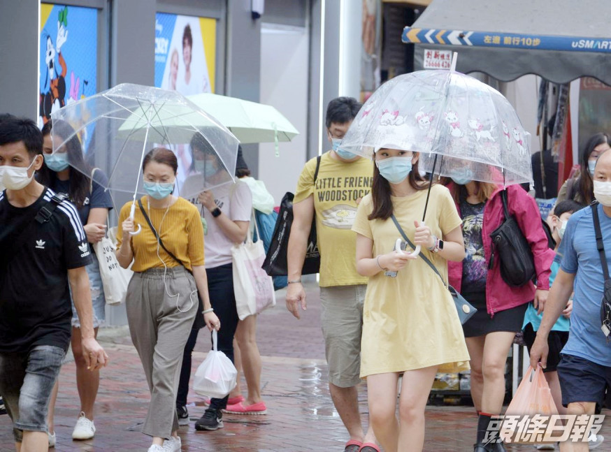 本周末間中有驟雨及雷暴。資料圖片