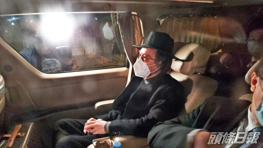 「上海仔」郭永鴻傍晚離開機場警署後乘車離開。