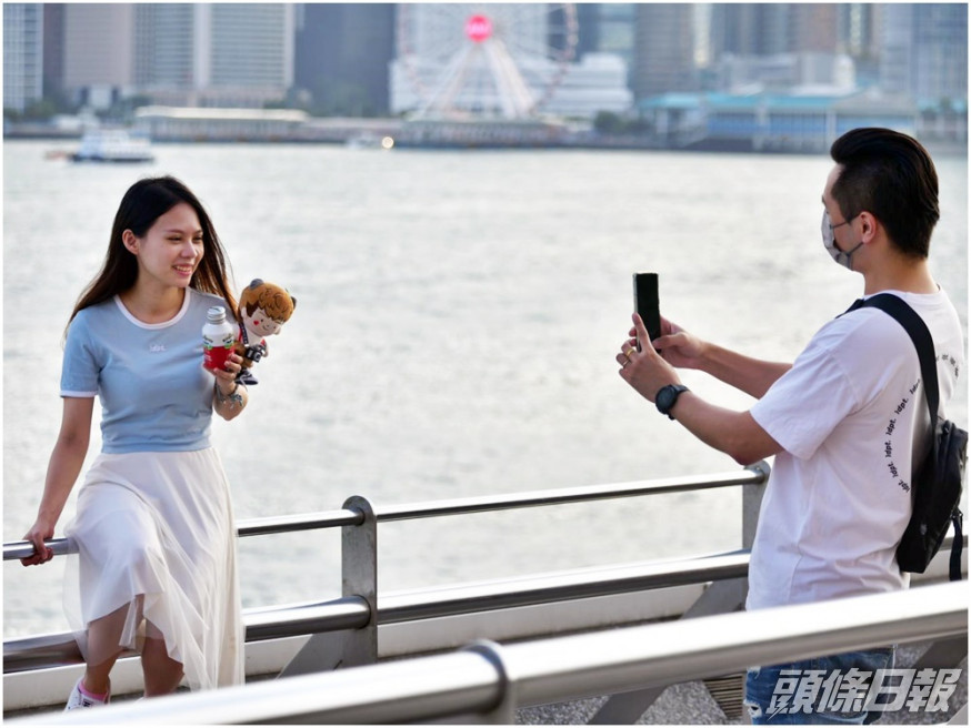 天文台預測早晚天氣稍涼。資料圖片