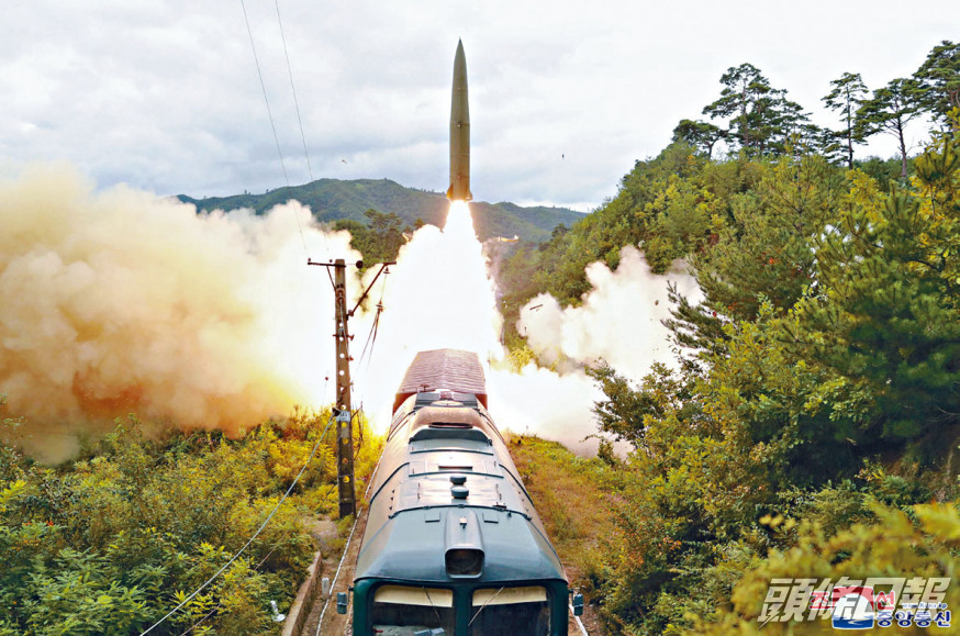 北韓軍方周三成功試射由火車塔載的鐵路機動導彈。