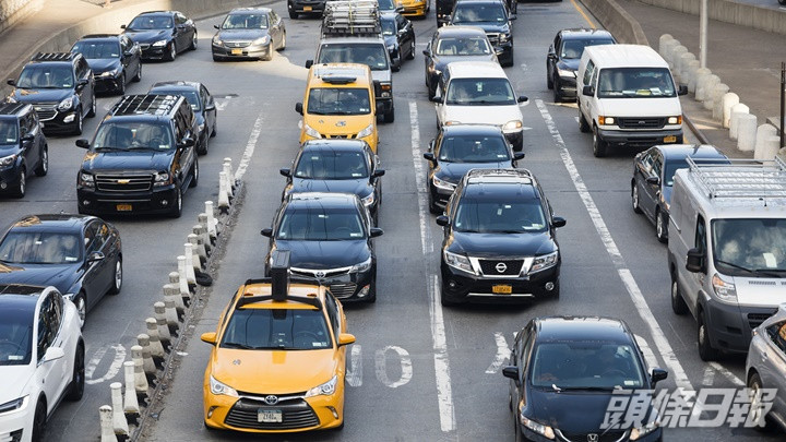紐約市計畫對入城車輛徵收擠塞費，以紓緩繁忙時間塞車問題。iStock示意圖