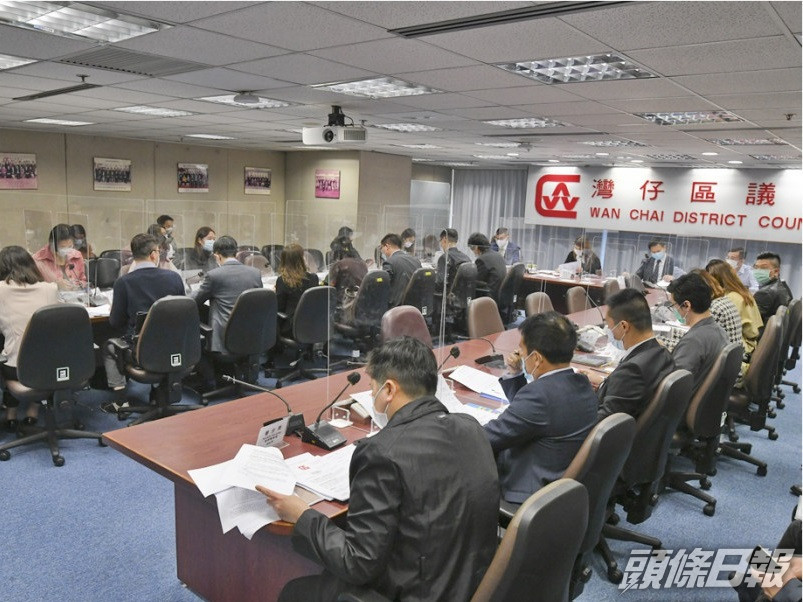 大批議員辭職後,部分區議會只有寥寥數人,運作成問題。