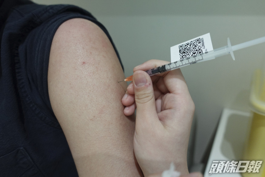聶德權指若個別政府部門有外展接種需要,可作統一接種。
