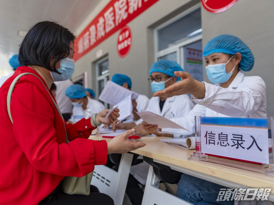 在內地港澳人士憑居住證或內地醫保可免費接種新冠疫苗。AP圖片