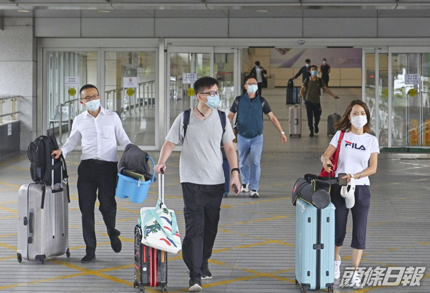 「回港易計劃」實施近2個月有3.2萬多人返港,平均每日約560人。資料圖片
