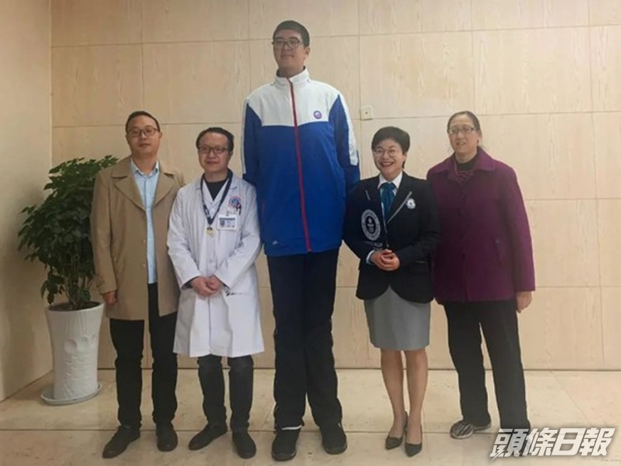 四川14歲男孩高221厘米,挑戰健力士世界紀錄。(網圖)