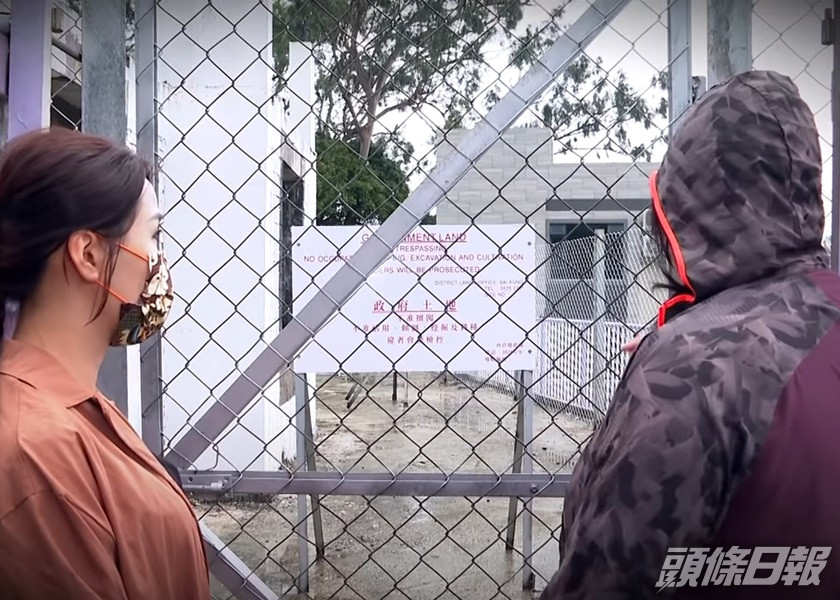 阿英因誤信裝修判頭,未經申請就重建村屋,結果遭收地。網上影片截圖