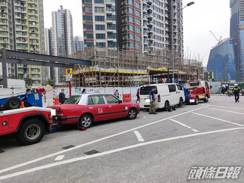 警方行動中共拖走8輛違例汽車。圖:警方提供
