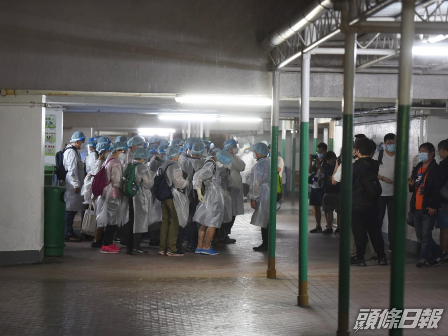 衛生署人員到場協助檢測。