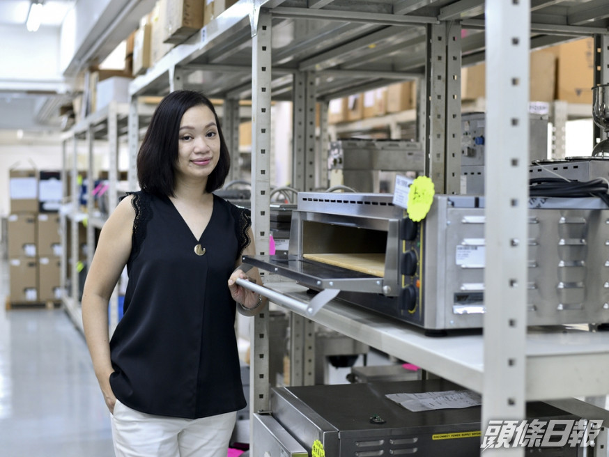 大型廚房用具及爐具,一般大型別墅及豪宅都大派用場。