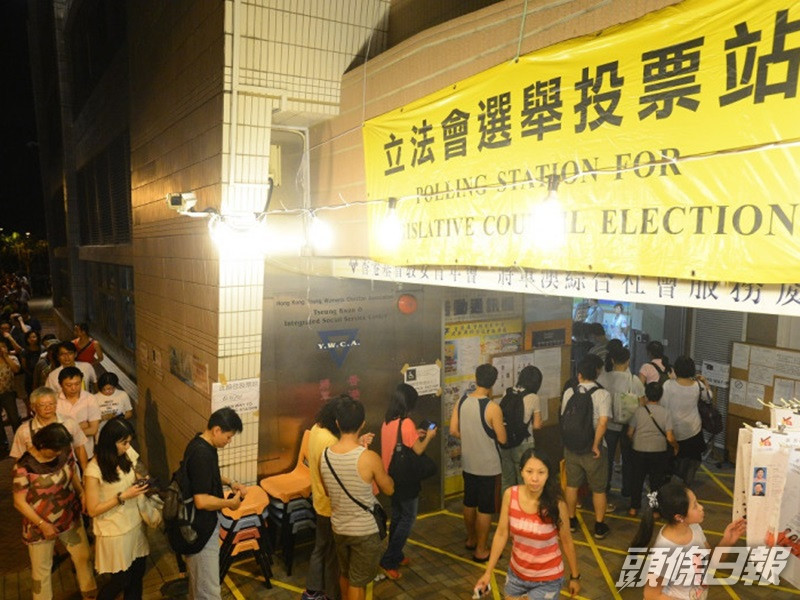 立法會日後分區直接選舉設立10個選區,每個選區選舉產生2名議員。資料圖片