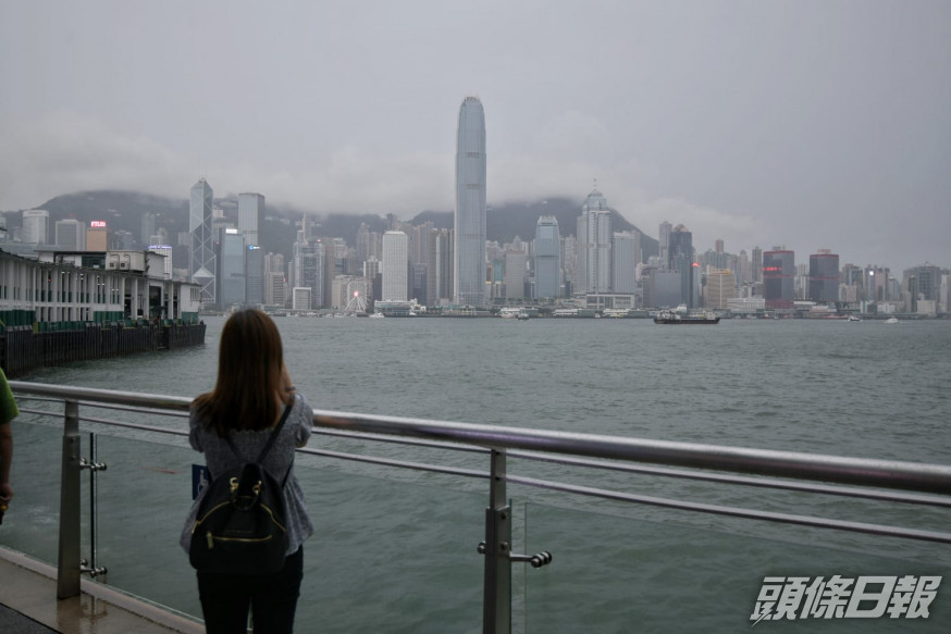 本港地區今日大致多雲,有一兩陣驟雨。資料圖片