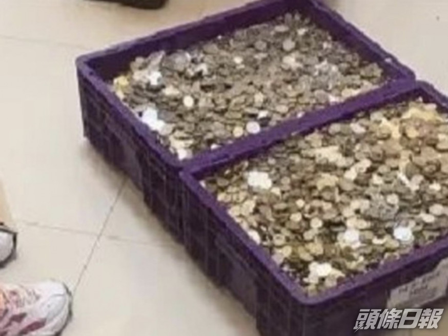 瀋院一家餐廳以兩大筐硬幣,作為一名女員工的離職賠償金。網圖