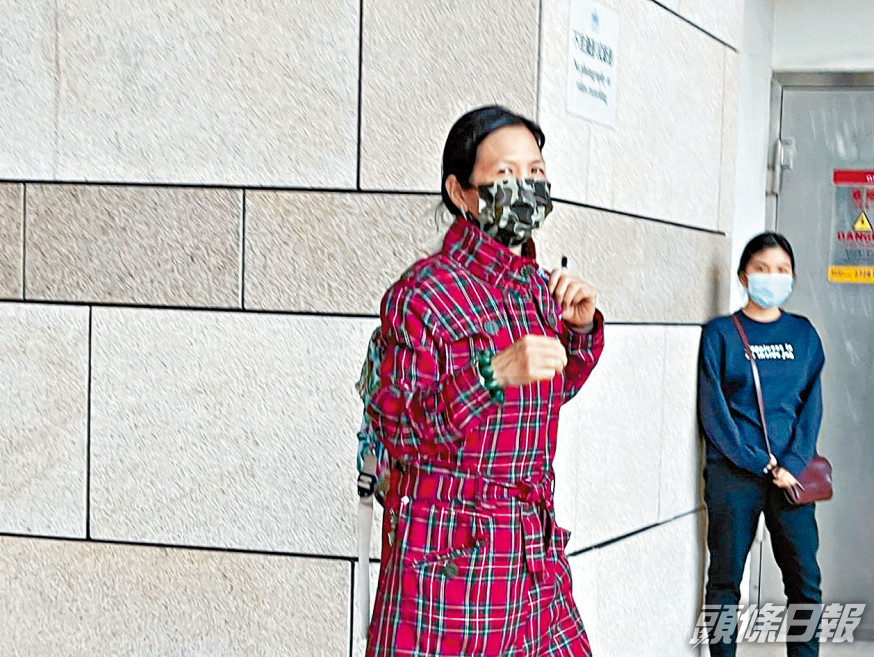 涉案女被告(圖)及貓主出庭。