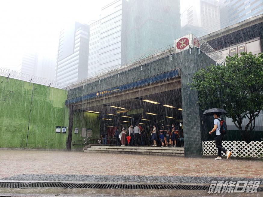 天文台提示,短期內香港廣泛地區可能受大雨影響,市民應提高警覺。