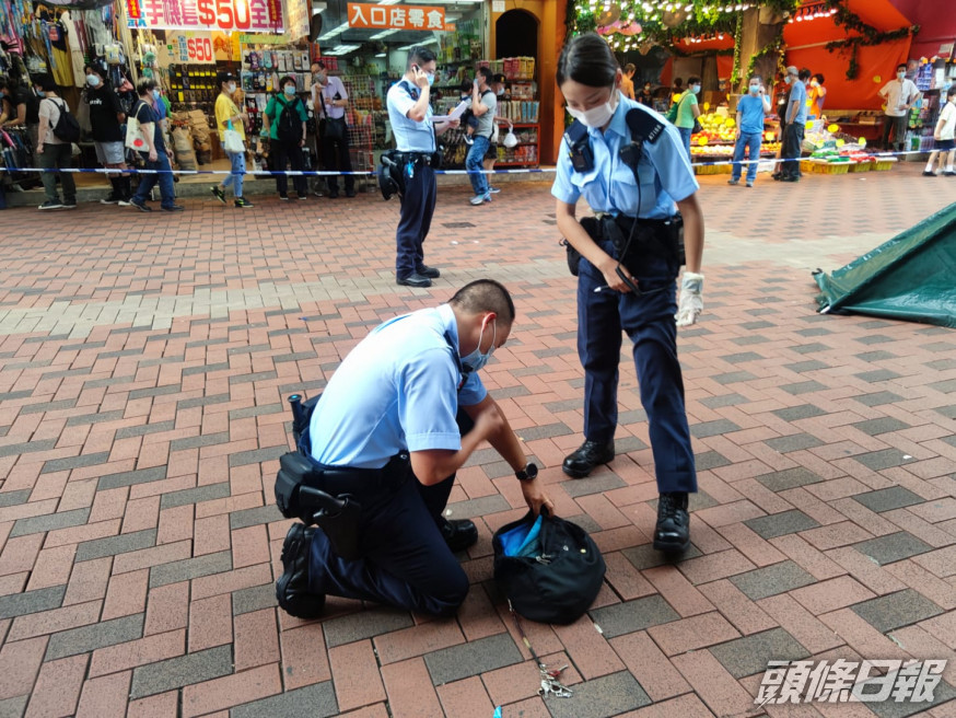 現場遺下一隻鞋及一個背包。