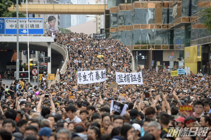 網民號召今晚港島遊行,警方指會迅速果斷執法。資料圖片