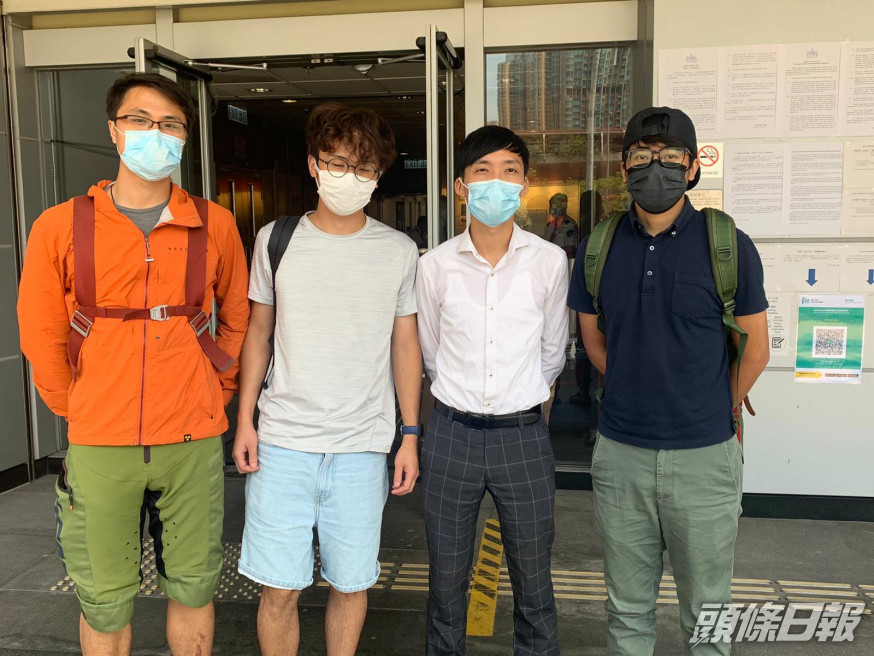 由左至右被告梁德明(橙色衫)、侯文健、林進、陳樹暉。劉安琪攝