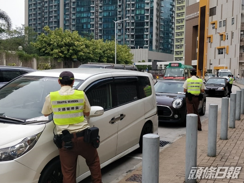 警方發出合共超過1,300張定額罰款通知書。警方提供