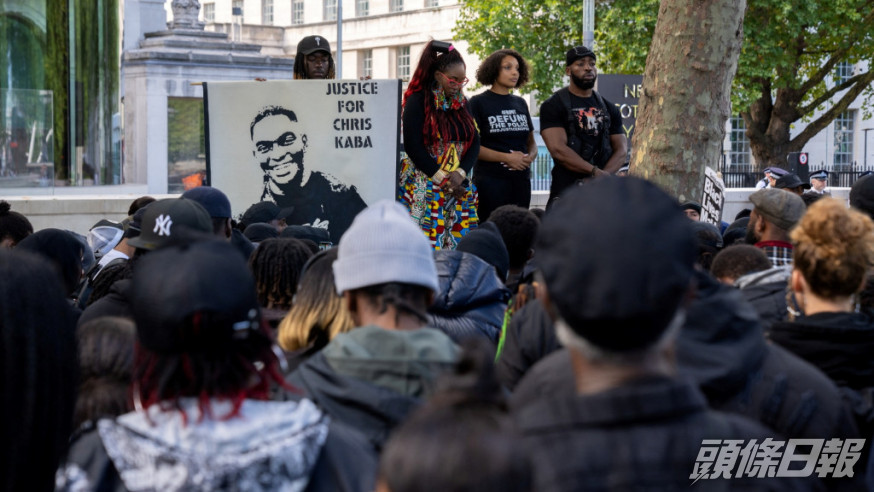 群眾上街示威抗議警方濫用武力玫24歲黑人男子死亡。REUTERS