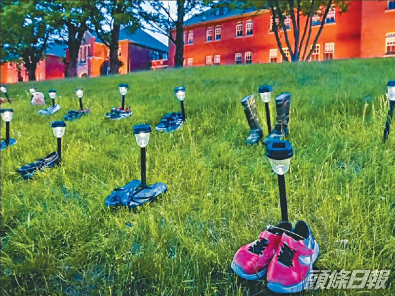 此前,加拿大原住民寄宿學校地點,發現約大大批兒童骸骨。AP資料圖片