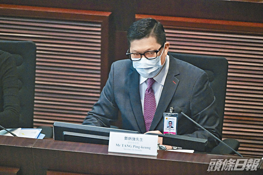 保安局局長鄧炳強出席立法會保安事務會議。