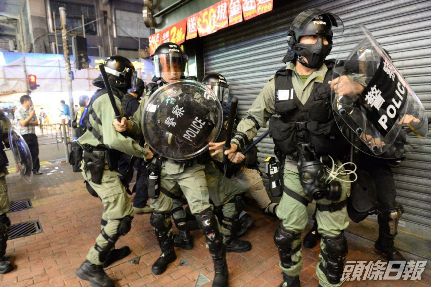 去年11月10日有網民號召全港「八區開花」,各區爆發多宗衝突。 資料圖片