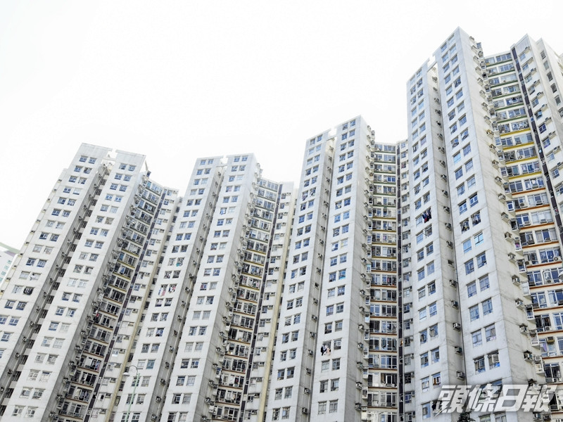 一名即將畢業的港女表示,60多歲的父親即將失業無力供樓,希望餘下10年的樓債可由她兩兄妹分擔,令她感到吃力。資料圖片