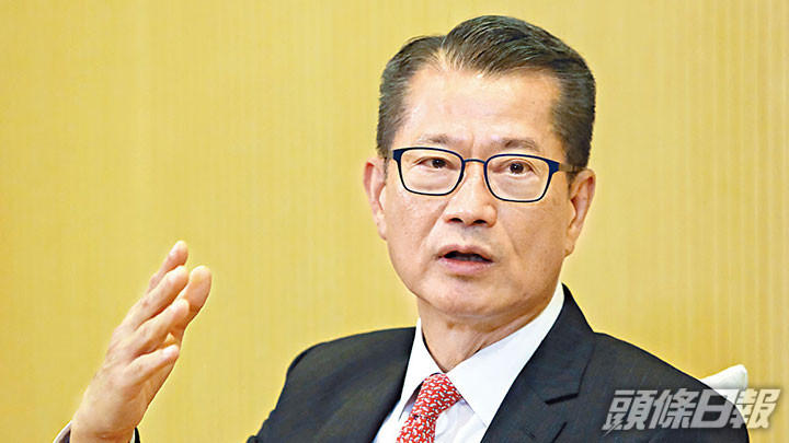 陳茂波指市民期待的小「通關」措施,政府即將公布詳情。資料圖片