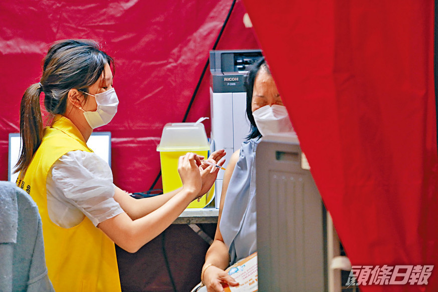 本港昨新增四宗外地輸入新冠病毒確診,當局正手加快為市民接種疫苗。