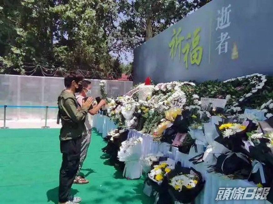 鄭州地鐵設站追思處,悼念水浸事故罹難者。網圖