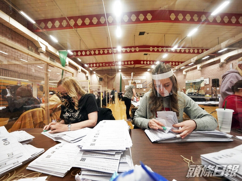 英國地方選舉正進行點票。AP圖片