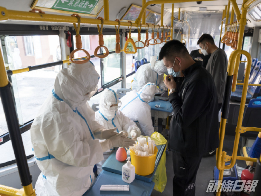 內地專家指踏入秋冬季,內地疫情有機會局部爆發。新華社圖片