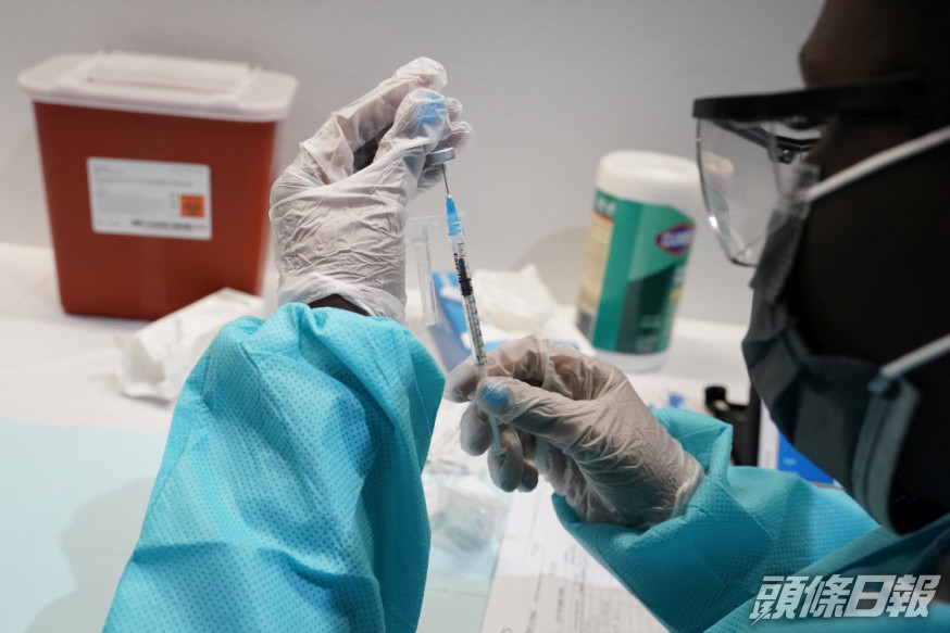 美國民調顯示未接種者認為疫苗風險比病毒高,接種疫苗者較擔心變種病毒。AP圖片