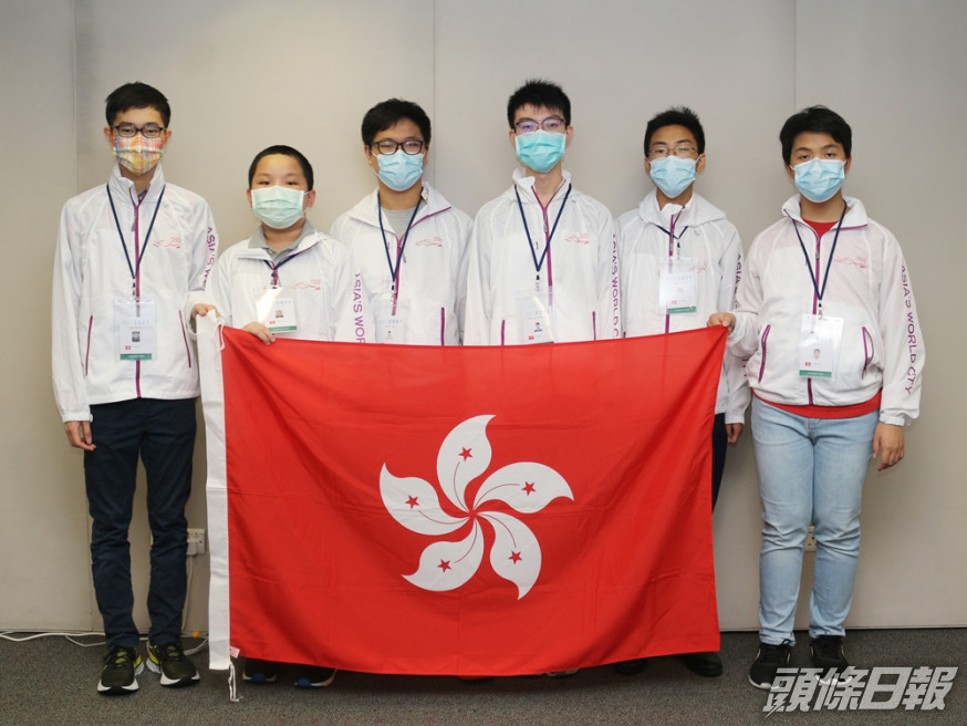 「國際數學奧林匹克」比賽,(左起)朱卓熹、徐子豐、梁譽曦、游証恩、姚縉熹和賴煒諾。