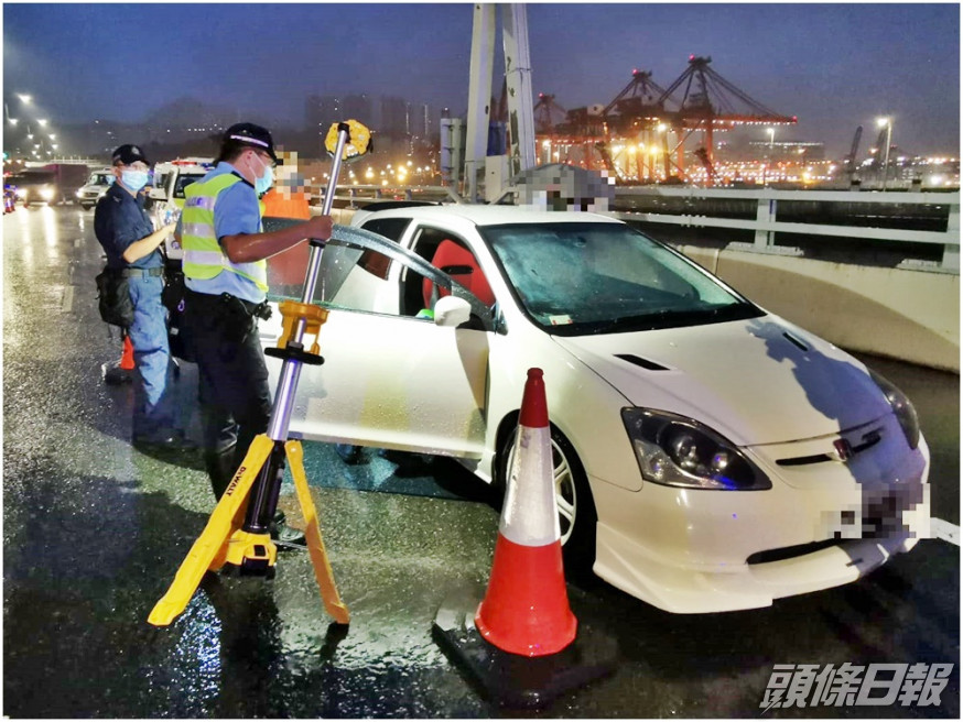 警方採取行動。