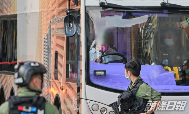 一名車長涉於彌敦道無故響號及快速行駛,被控不小心駕駛罪及危險駕駛罪。 資料圖片
