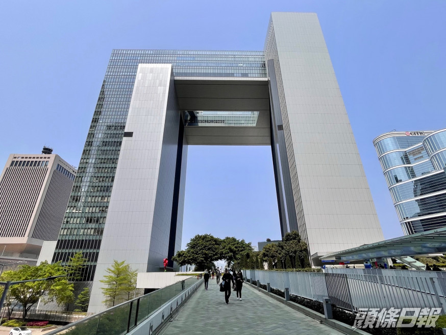調查指,市民對特區政府的不滿率達62%。資料圖片