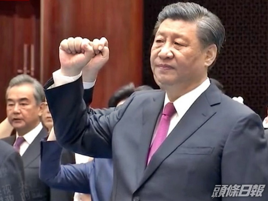 習近平與七名政局常委等多名高級領導人到中共黨史展覽館,重溫入黨誓詞。