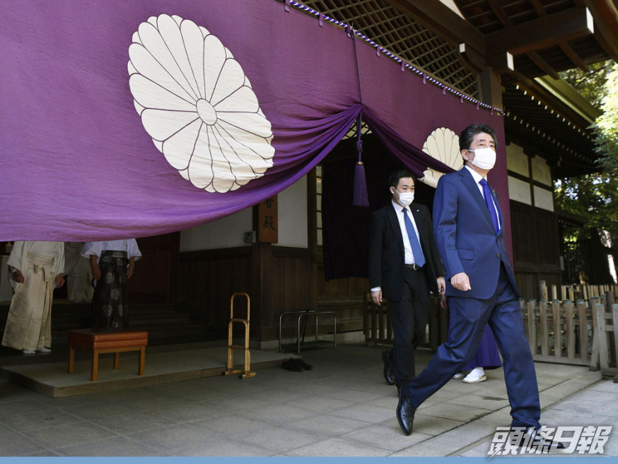 日本前首相安倍參拜靖國神社。AP圖片